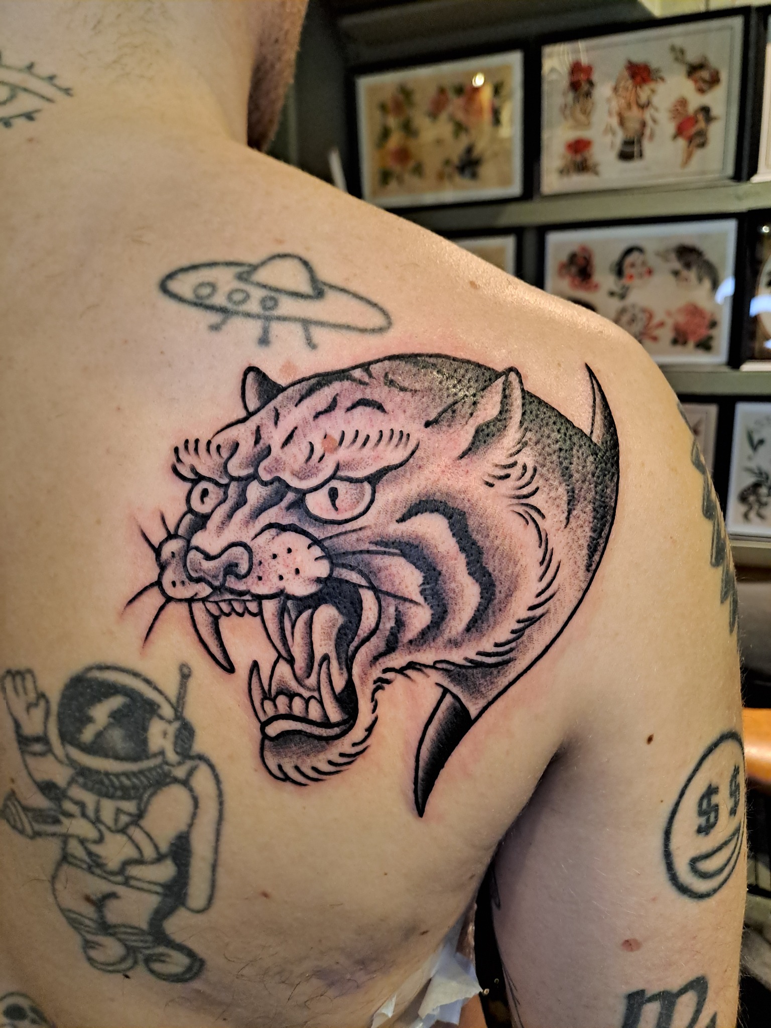 Blackwork tiger tattoo on shoulder